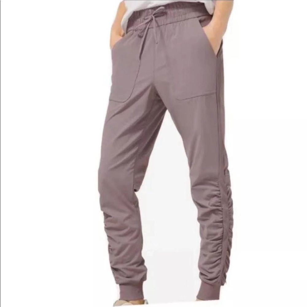 Lululemon beyond the studio jogger 4